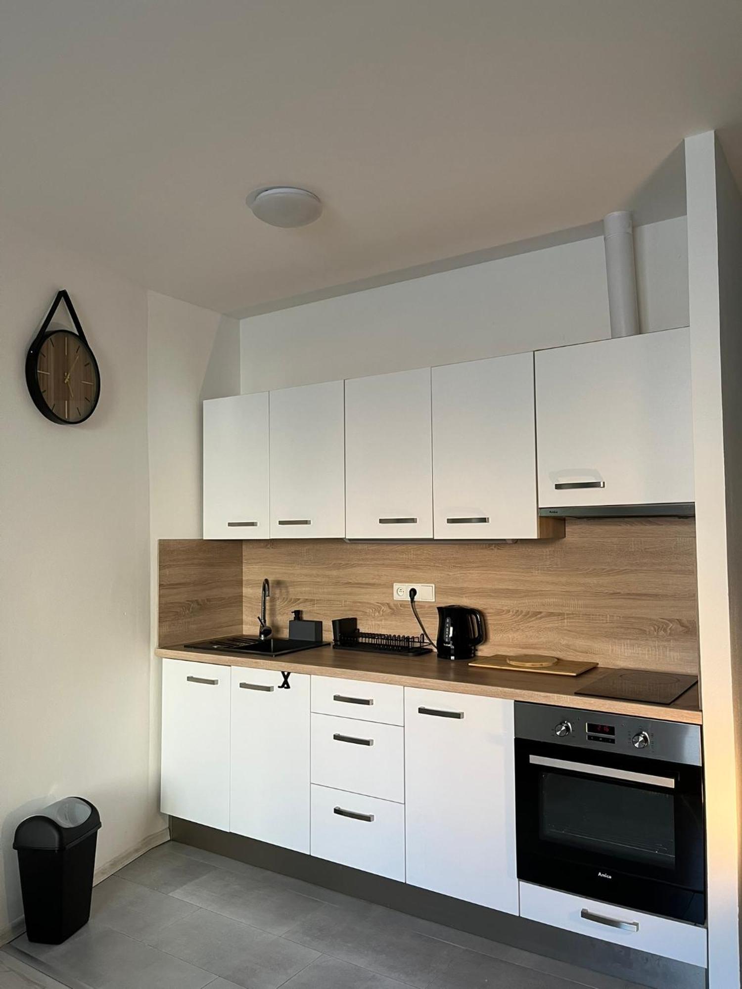 Apartman Na Dukelske S Garazi Tábor Buitenkant foto